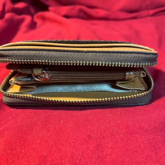 Michael Kors Jet Set Small Logo Wallet - Picture 4 of 6